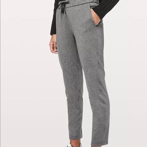 Lululemon On the Fly pant 7/8 27”